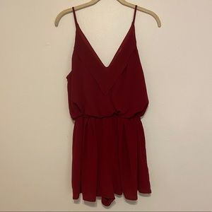 SIENNA SKY: Burgundy v-neck romper